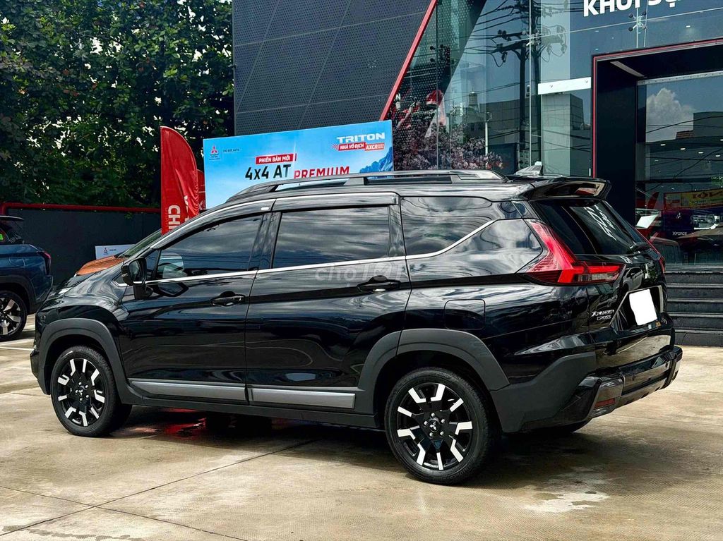 Mitsubishi Xpander Cross 2025 Черный 12 300 км