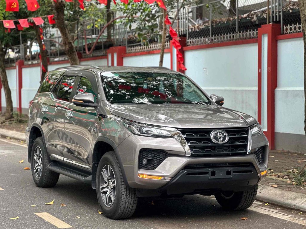 Toyota Fortuner 2.4AT 4x2 sx 2022 máy dầu. Mua bán Ô tô tại Quận Cầu Giấy Hà Nội được đăng bởi Cao Quý hình 2