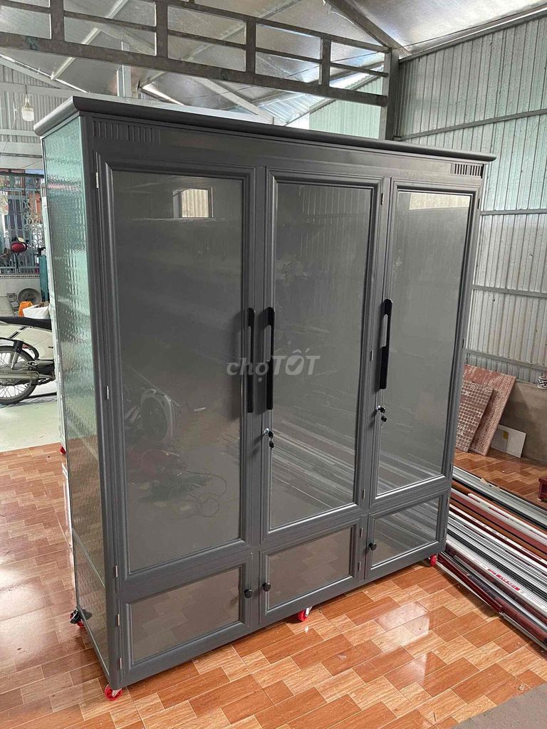 Tủ quần áo nhôm kính xám. Mua bán Tủ, kệ gia đình tại Huyện Chợ Mới An Giang được đăng bởi Đặng Hiếu Thạnh hình 1