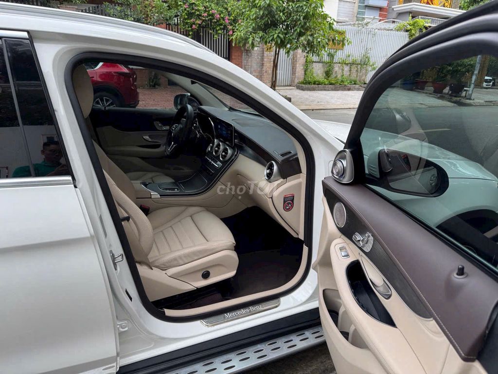 Mercedes-Benz GLC 300 4Matic trắng 2021- 38000 km. Mua bán Ô tô tại Thành phố Thủ Đức Tp Hồ Chí Minh được đăng bởi sang  hình 6