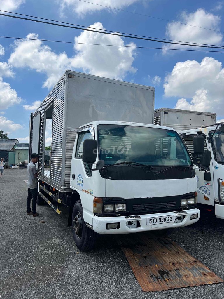 Isuzu5t.2004. Xe nguyen Zin. Thùng 5.9x 2.1x2.4m