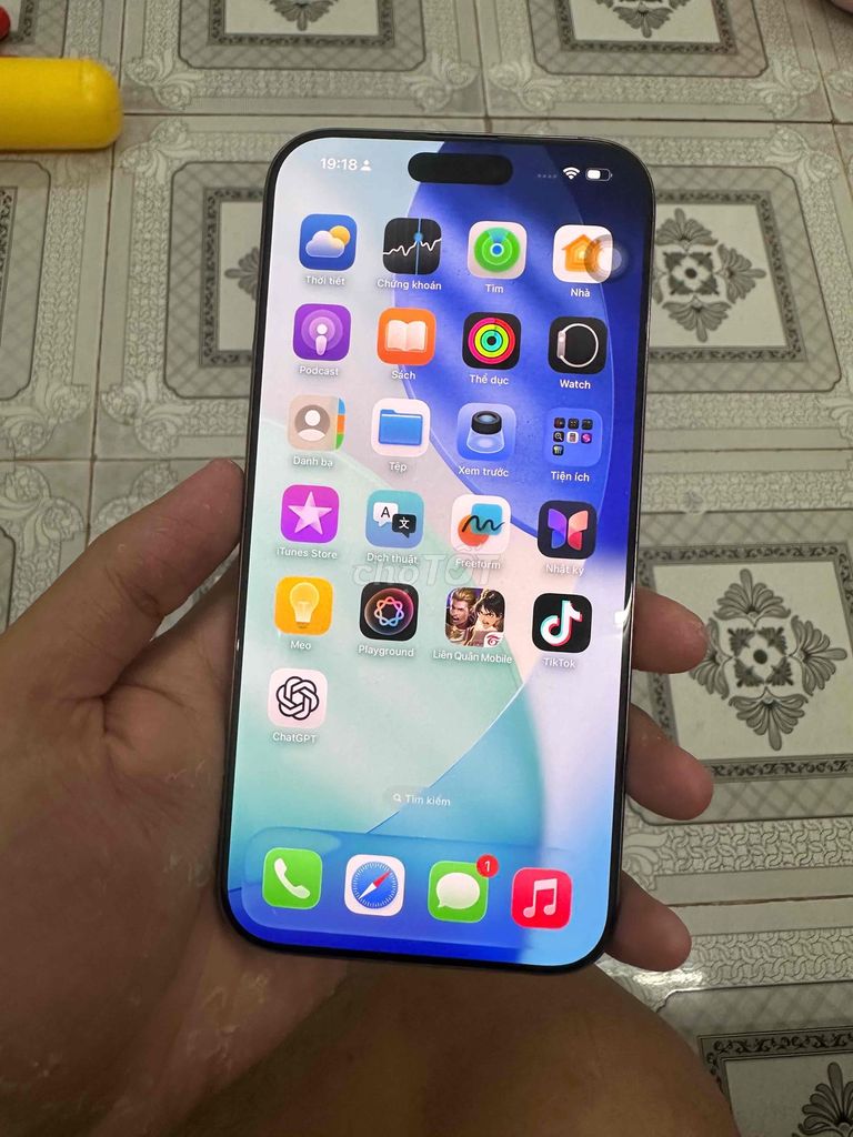 Apple iPhone 16 Pro Max Vàng. Mua bán Điện thoại tại Quận Cẩm Lệ Đà Nẵng được đăng bởi Nguyễn Văn Thiện hình 1