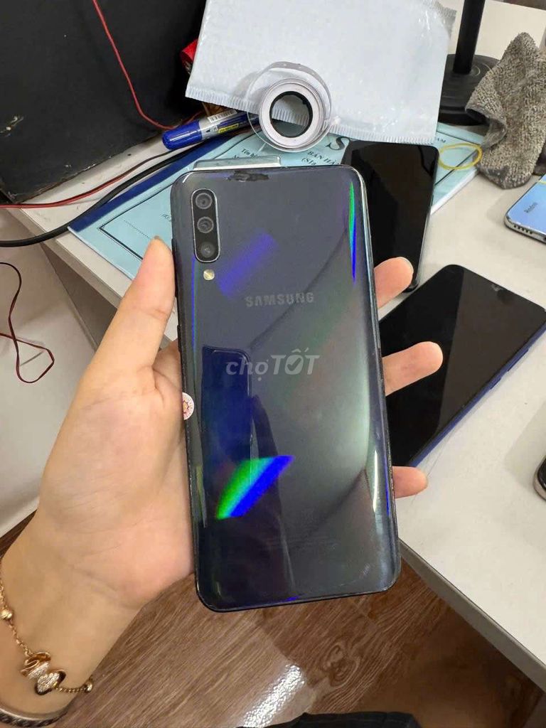 Samsung A50, 64GB, mất vân. Mua bán Điện thoại tại Thành phố Thủ Dầu Một Bình Dương được đăng bởi Phước Mobile hình 1
