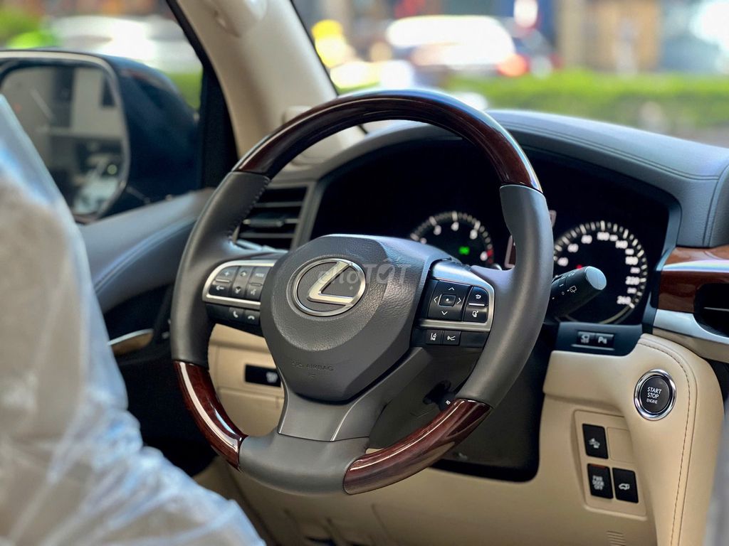 Lexus LX570 Trung Đông 2017 nội thất kem, bền sang. Mua bán Ô tô tại Quận Long Biên Hà Nội được đăng bởi Long Biên Cars hình 14