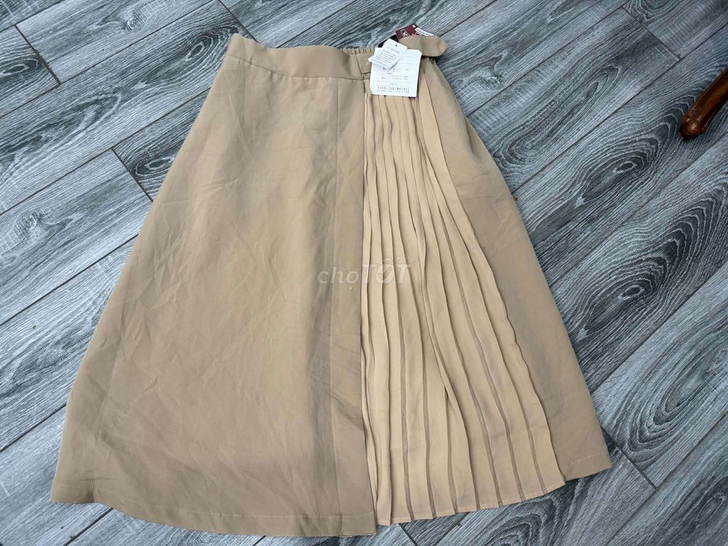 Chân váy Oeillet Nữ Polyester Nâu be L. Mua bán Quần áo tại Thành phố Biên Hòa Đồng Nai được đăng bởi Đỗ Liên hình 1