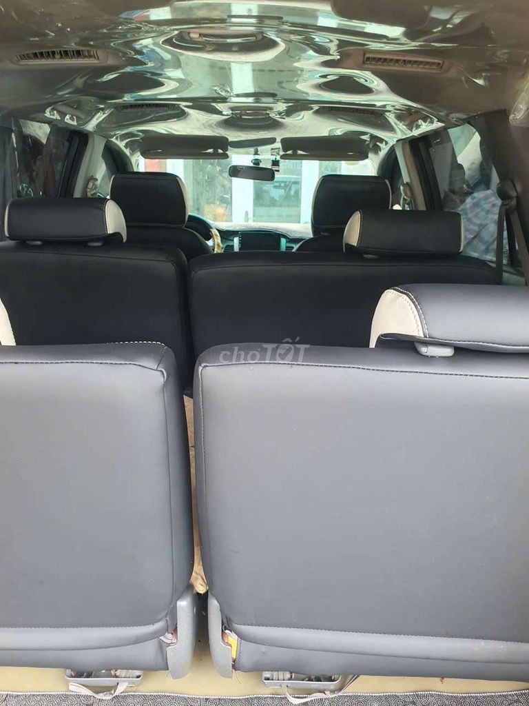 Toyota Innova 2016, 8 мест, белая