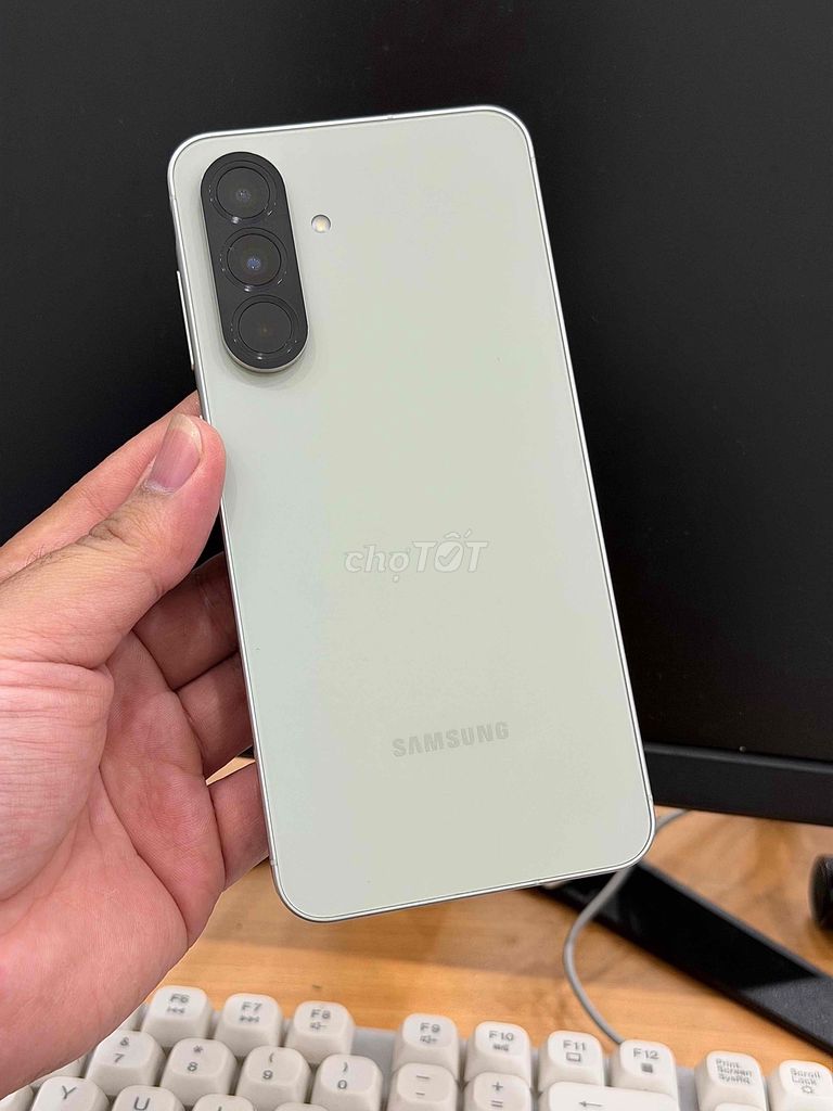 Samsung A56 5G 12GB/256GB BH 12/2026 TGDĐ. Mua bán Điện thoại tại Quận Ninh Kiều Cần Thơ được đăng bởi Cầm Đồ Tấn Lợi hình 1