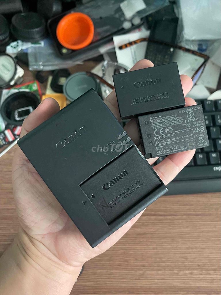 🟢Pin máy ảnh Canon LP-E17 và Sạc. Mua bán Máy ảnh, Máy quay tại Quận Tân Bình Tp Hồ Chí Minh được đăng bởi xin GỌI CHO NHANH NHÉ hình 1
