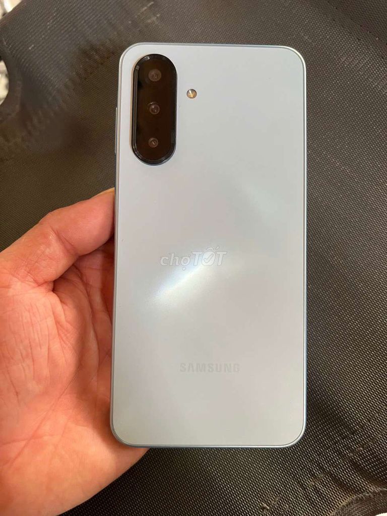 Samsung Galaxy A17 5G chuẩn zin. Mua bán Điện thoại tại Quận Tân Bình Tp Hồ Chí Minh được đăng bởi Hoang Hong hình 1