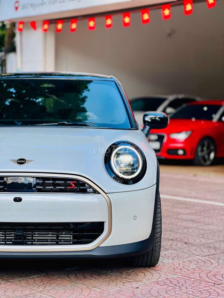 Mini Cooper S 5 Door, thơm mùi mới, đi đúng 143 km. Mua bán Ô tô tại Quận Long Biên Hà Nội được đăng bởi Long Biên Cars hình 5