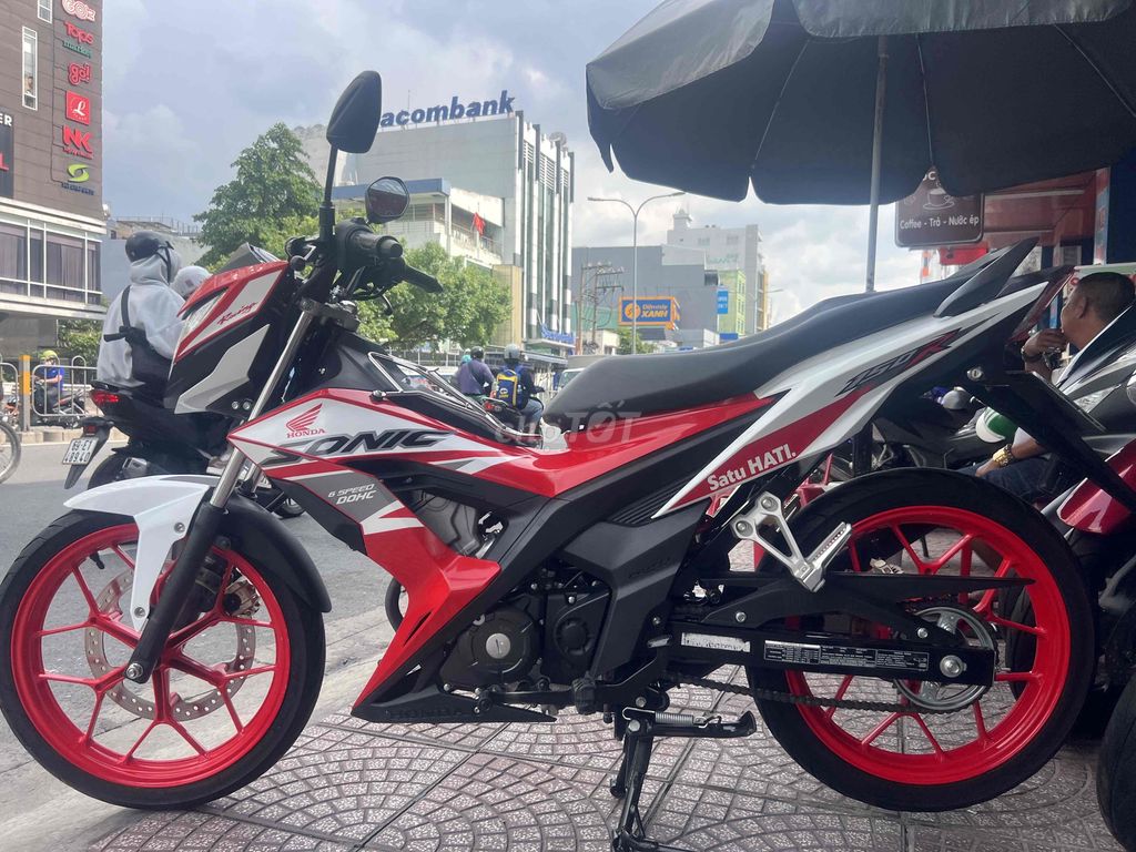 mới về (SONIC)trắng đỏ xe mới nhu xe thùng nhe ac. Mua bán Xe máy tại Quận Phú Nhuận Tp Hồ Chí Minh được đăng bởi CuBi Thanh Sơn hình 3