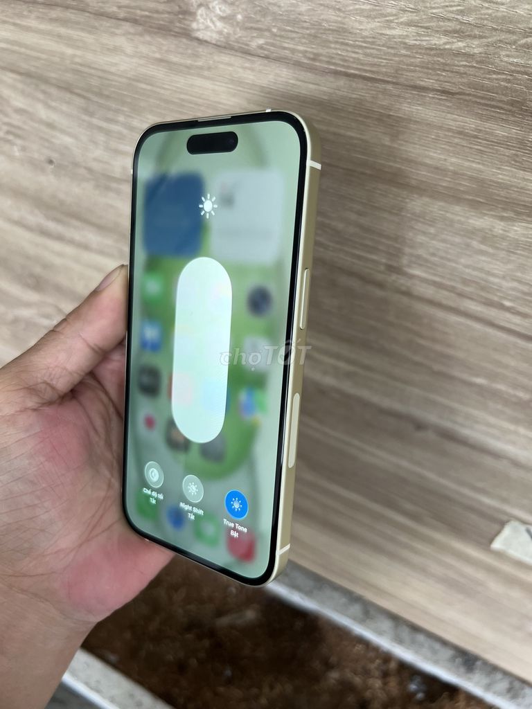 Apple iPhone 15 128GB Vàng Mới pin 92 quốc tế zin. Mua bán Điện thoại tại Quận 1 Tp Hồ Chí Minh được đăng bởi Hoàng Anh hình 1