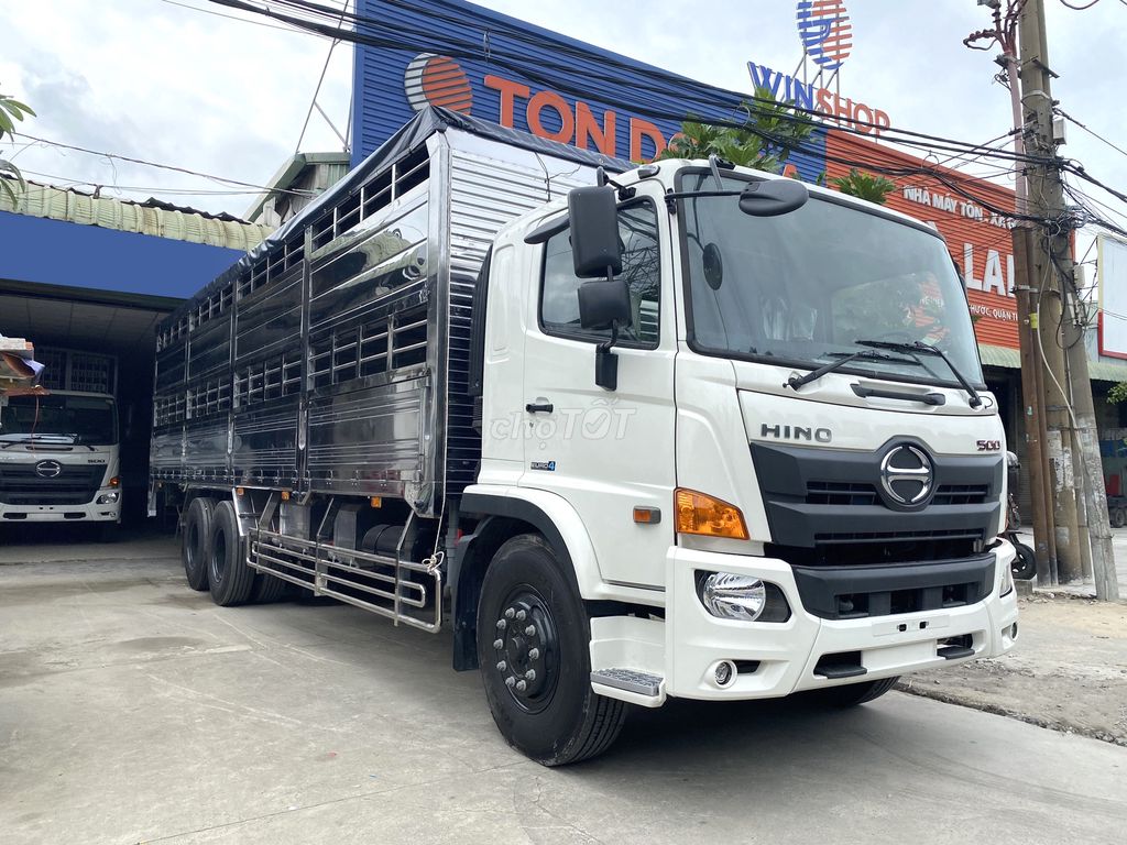 Xe Tải Hino FL8JW7A 15 Tấn Thùng Chở Heo 9.4m