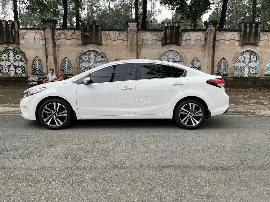 Kia Cerato 2.0 AT phiên bản cao cấp nhất Premium. Mua bán Ô tô tại Thành phố Biên Hòa Đồng Nai được đăng bởi CH xe máy Trần Na Na hình 2