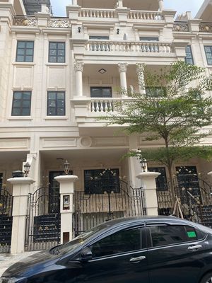 Cho thuê MBKD Cityland P.10, DT 5x20m, 5 tầng có hầm giá 37tr/tháng 
