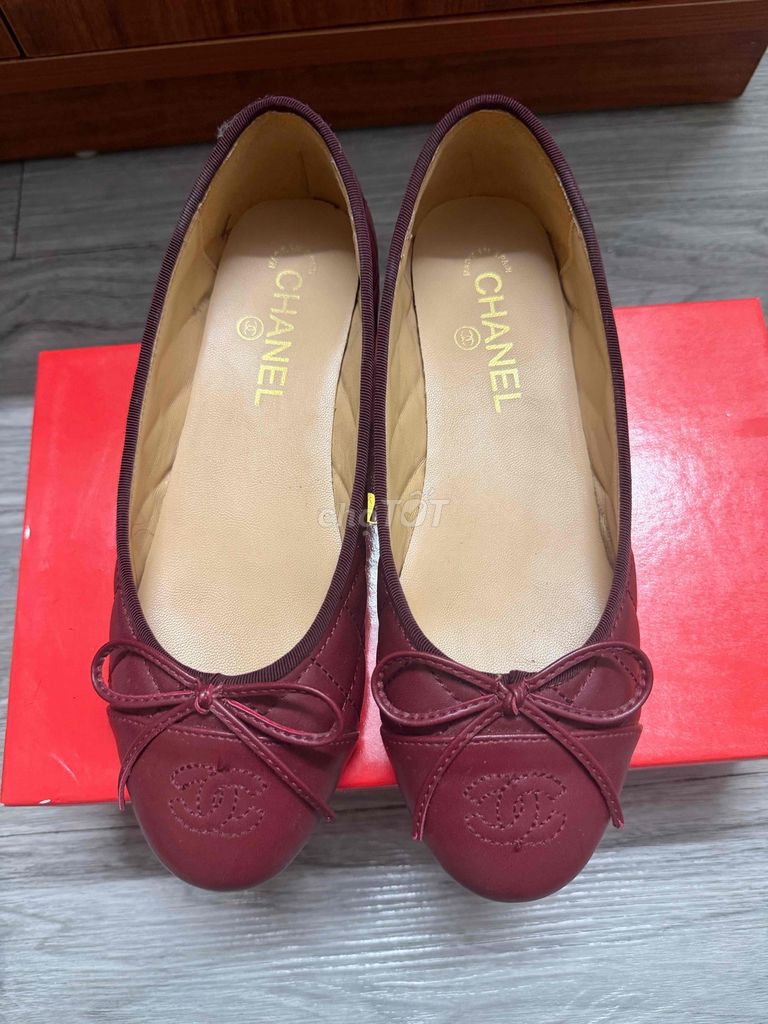 Giày bệt Chanel Nữ Đỏ đô size 36 Đã sử dụng. Mua bán Giày dép tại Quận Long Biên Hà Nội được đăng bởi Linh hình 1
