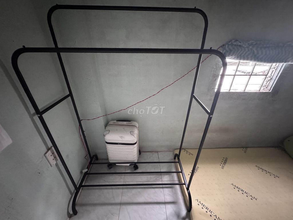 sào treo quần áo kim loại Đen đã sử dụng. Mua bán Nội thất, đồ gia dụng khác tại Huyện Long Thành Đồng Nai được đăng bởi Hải đăng hình 1