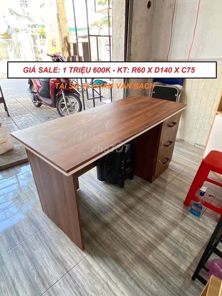 SALE 10.10 : BÀN LÀM VIỆC CHÂN VÁN ( DÀI 1M4 )