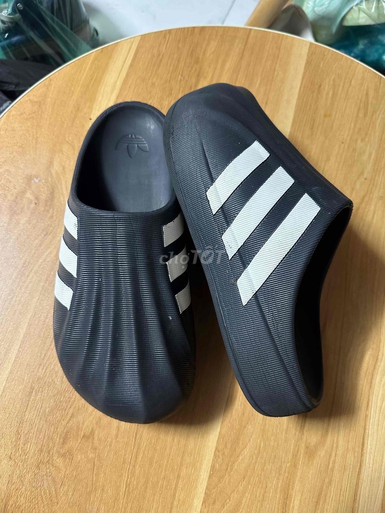 Adidas chính hãng siz42. Mua bán Giày dép tại Quận Nam Từ Liêm Hà Nội được đăng bởi NguyenHuy hình 1