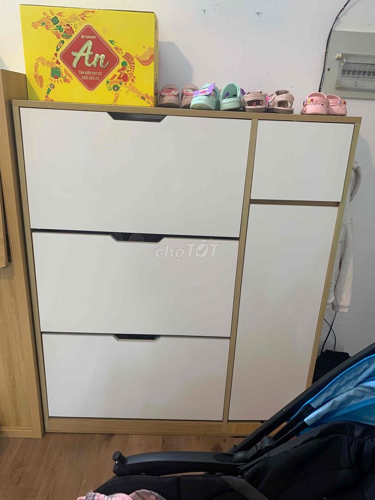 Tủ giày gỗ công nghiệp Nâu Trắng Hiện đại. Mua bán Tủ, kệ gia đình tại Quận Cầu Giấy Hà Nội được đăng bởi Vũ viên san hình 1