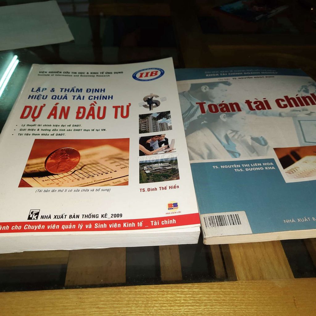 2 quyển Sách tài chính đầu tư