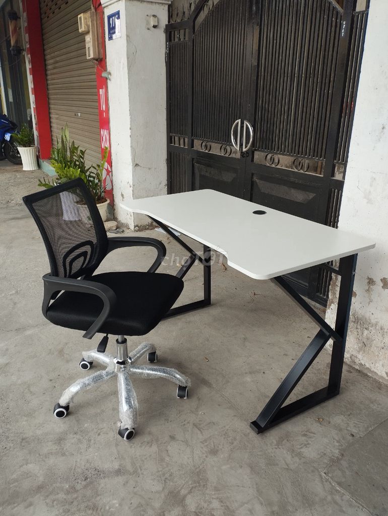 BÀN LÀM VIỆC 1m2x60  + GHẾ XOAY FREESHIP. Mua bán Bàn ghế tại Quận 12 Tp Hồ Chí Minh được đăng bởi Nguyễn Minh Khoa hình 7