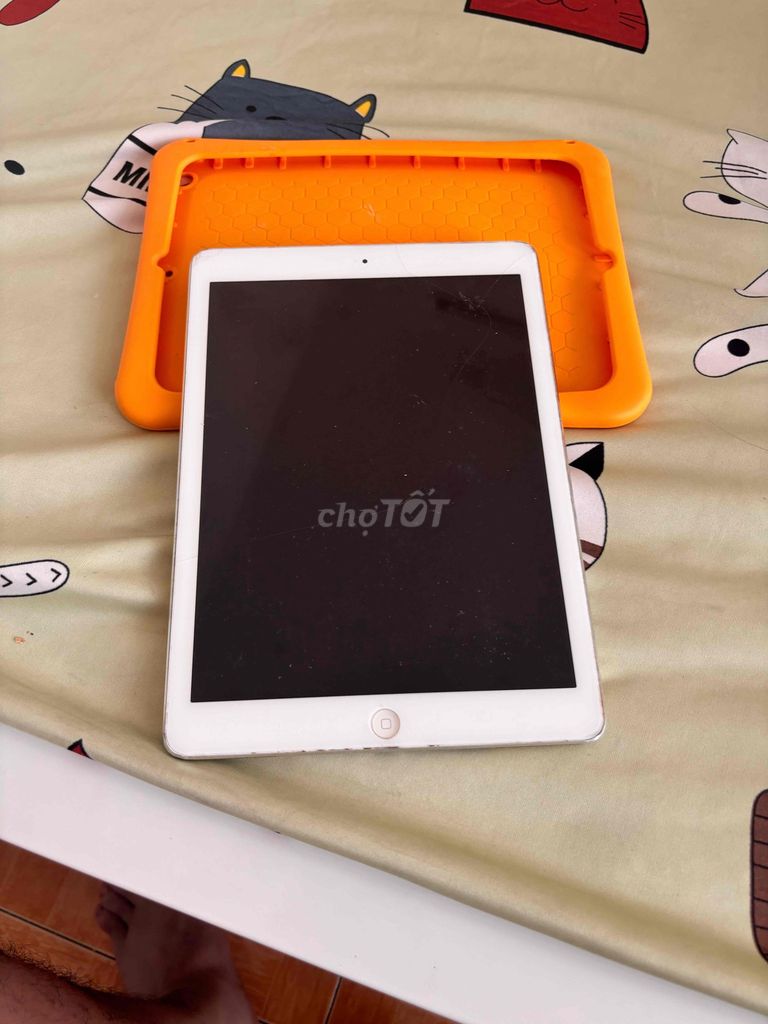 Apple iPad Air 16GB Vàng. Mua bán Máy tính bảng tại Quận 12 Tp Hồ Chí Minh được đăng bởi Bin Tran hình 1