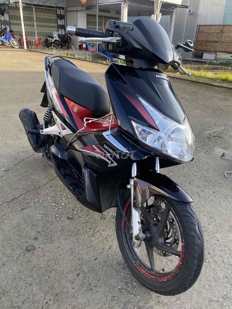 Honda Air Blade Đen Đỏ. Mua bán Xe máy tại Huyện Trần Văn Thời Cà Mau được đăng bởi vuphong hình 6