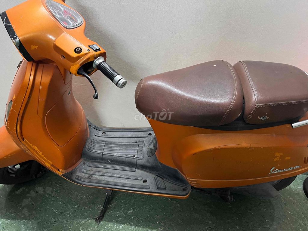 Xe máy điện Vespa màu Cam. Mua bán Xe điện tại Thành phố Hạ Long Quảng Ninh được đăng bởi Nguyễn Huy Hoàng hình 2