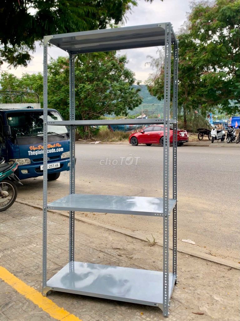 Kệ sắt V lỗ 4 tầng . Mua bán Tủ, kệ gia đình tại Quận Sơn Trà Đà Nẵng được đăng bởi Thế Giới Đồ Cũ Đà Nẵng hình 1