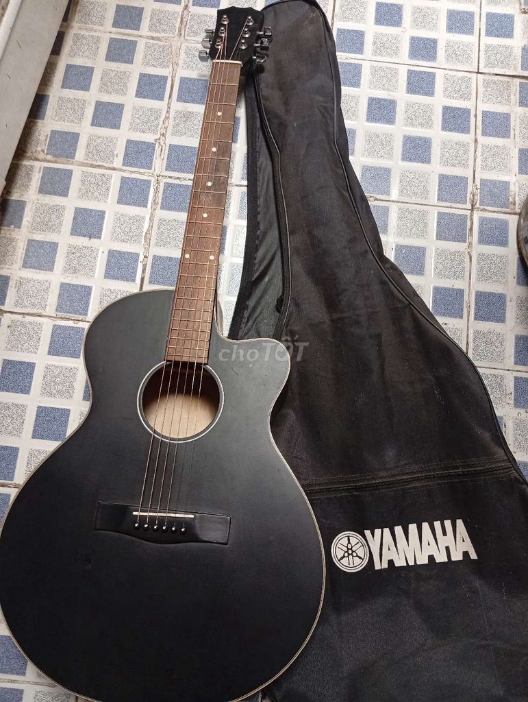 Đàn guitar Yamaha Đen còn tốt. Mua bán Nhạc cụ tại Quận 5 Tp Hồ Chí Minh được đăng bởi Tho TRUONG PHUOC hình 1