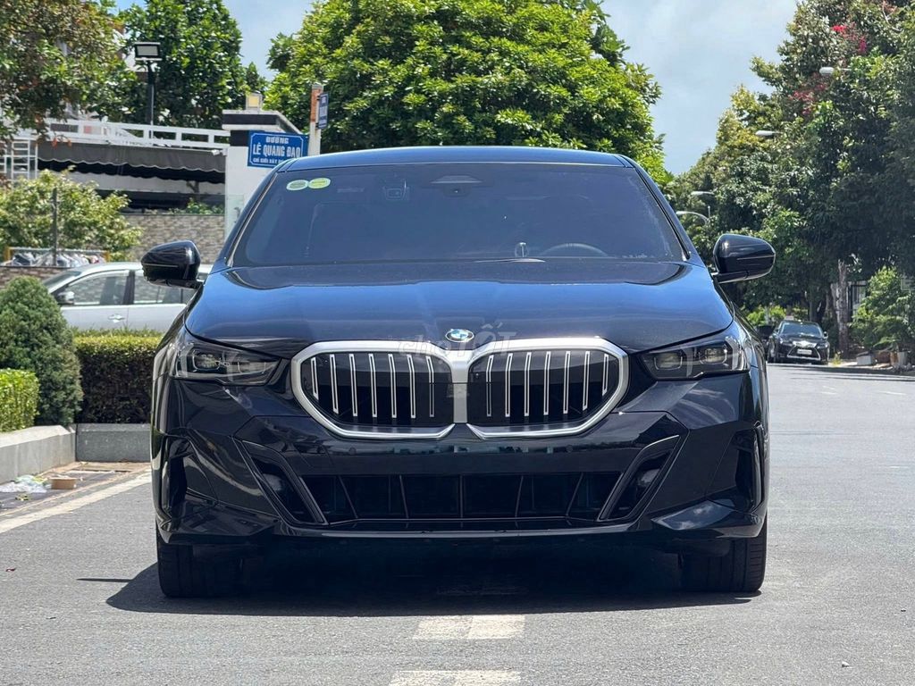 BMW 530I 2025 photo 2