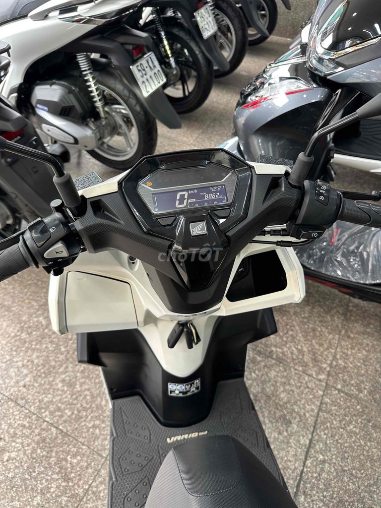 VARIO 160 ABS 10/2022 Trắng Đen BSTP Bao Sang Tên. Mua bán Xe máy tại Quận Gò Vấp Tp Hồ Chí Minh được đăng bởi Ngô Hà hình 4