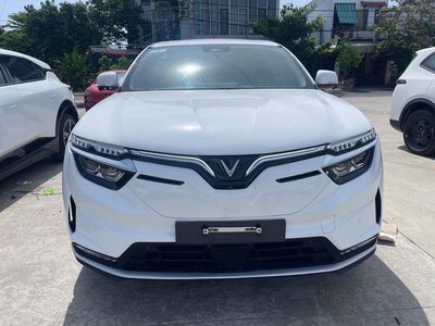 Bán xe VinFast VF8 Plus 2023 Trắng lướt xe đẹp,zin