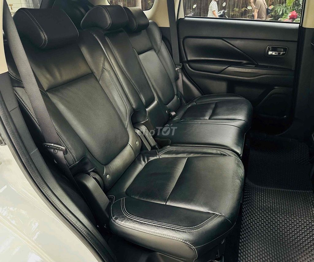 Mitsubishi Outlander 2021 2.0 CVT - 70000 km. Mua bán Ô tô tại Quận Cầu Giấy Hà Nội được đăng bởi Quang Huy hình 7