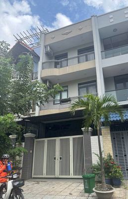 Аренда · 4 комн. · 110 м² · Quận Tân Bình, ул. Đường Quách Văn Tuấn