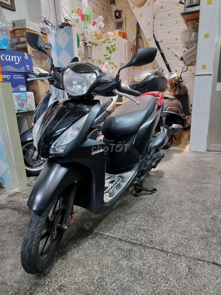 Honda Vision 2016 черно-красный, пробег 40000 км