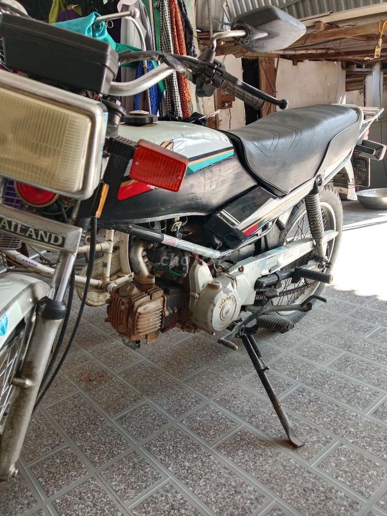 Honda Win 100 màu trắng den. Mua bán Xe máy tại Huyện Nam Đàn Nghệ An được đăng bởi Tài Thai Tai Nga hình 2