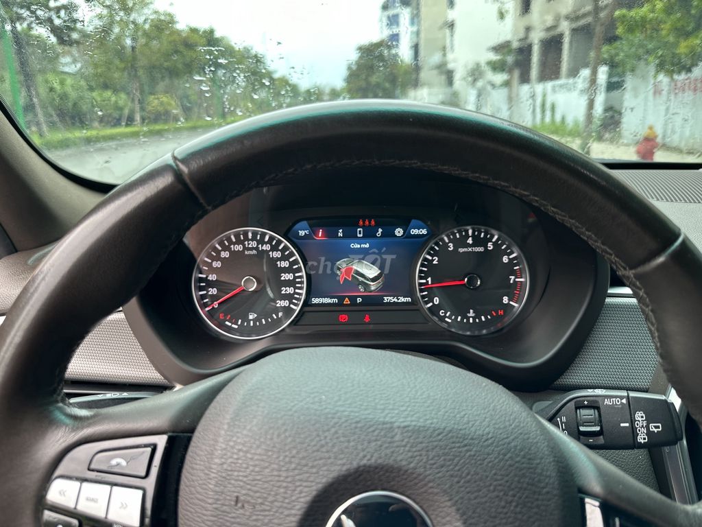 VinFast Lux SA2.0 2020 2.0 AT - 60000 km. Mua bán Ô tô tại Quận Long Biên Hà Nội được đăng bởi Tài Phạm Trọng hình 10