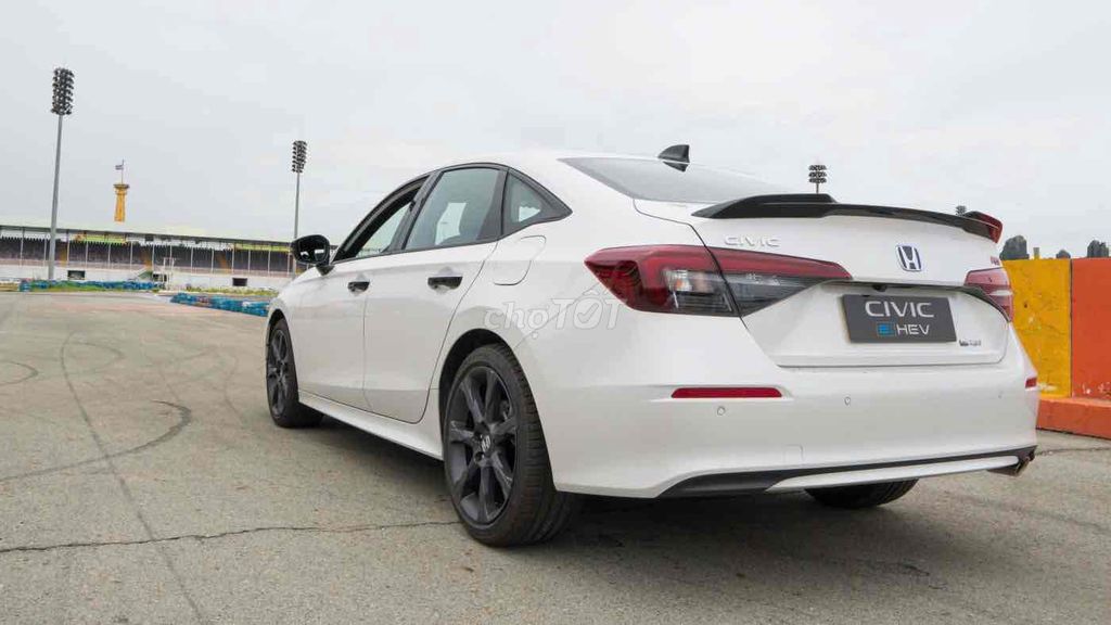 HONDA CIVIC EHEV TRẮNG GIẢM 140tr - Hổ Trợ Vay 80%. Mua bán Ô tô tại Quận 7 Tp Hồ Chí Minh được đăng bởi Honda Ô Tô Sài Gòn Quận 7 hình 5