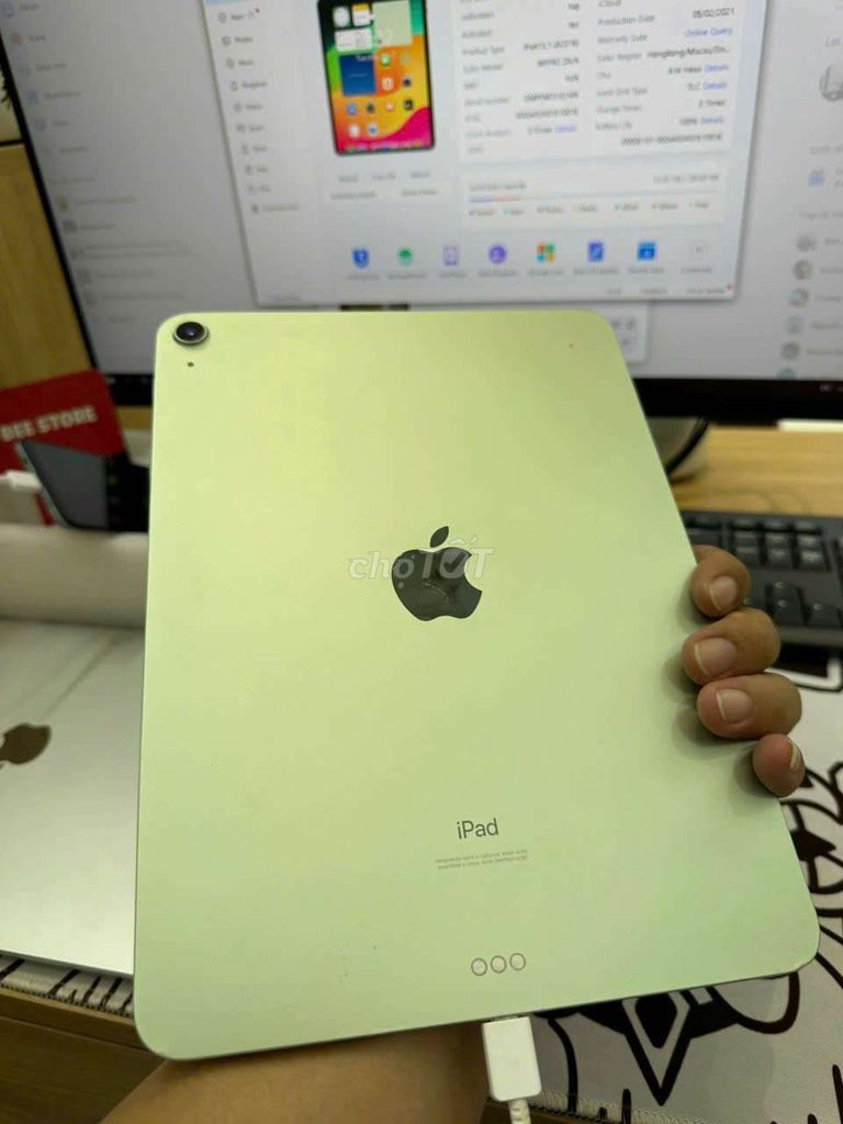 iPad Air 4 64GB màn bị phản quan như hình Pin 100%