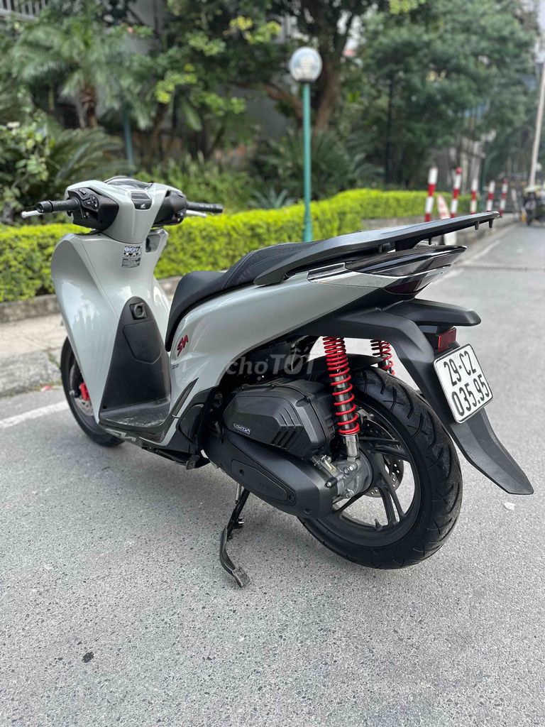 Honda SH 160 Abs 2023 - lướt mới 29C2-035.95. Mua bán Xe máy tại Quận Hoàng Mai Hà Nội được đăng bởi Xe Máy Quân Oanh  hình 4