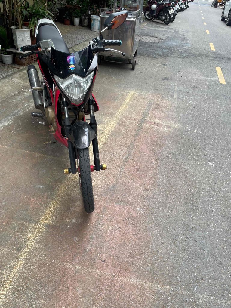 Suzuki Raider Đỏ đen Số sàn. Mua bán Xe máy tại Quận Hải Châu Đà Nẵng được đăng bởi Vũ Nguyễn hình 1