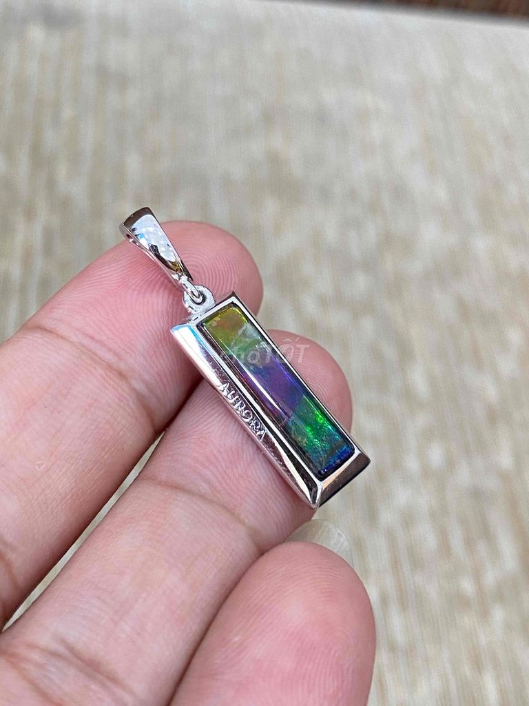 Mặt dây chuyền Aurora ốp đá Ammolite siêu hiếm