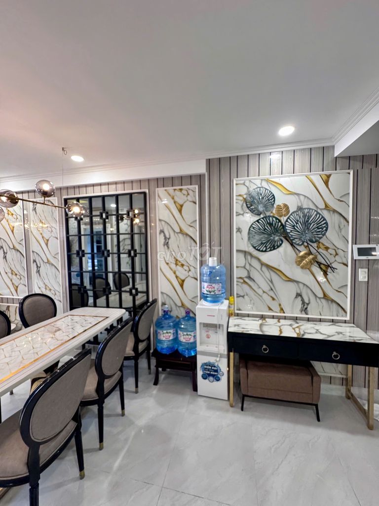 Срочная аренда Saigon South, 2 спальни, 2 санузла, 75м², премиум-мебель