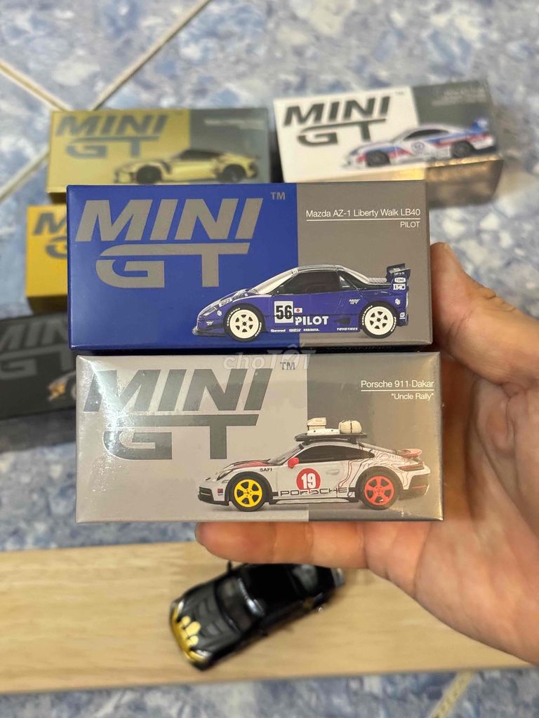 Mô hình xe Mini GT Porsche 911 Dakar “Uncle Rally”