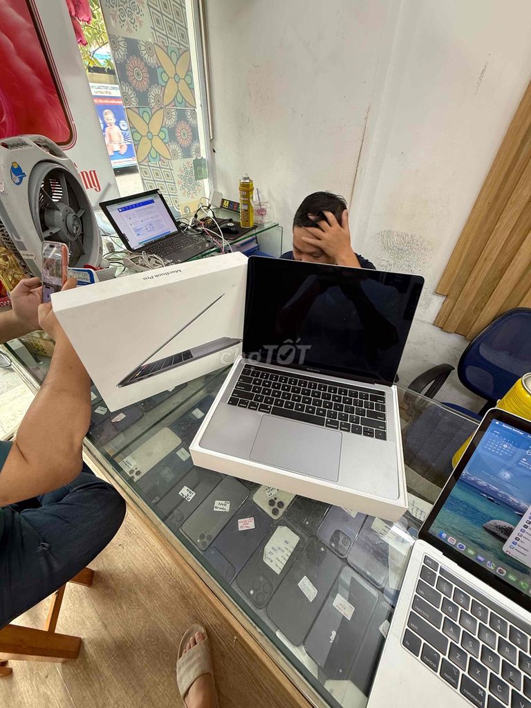 Macbook Pro 2020 i5 Ram 16G Ssd 512G Like New. Mua bán Laptop tại Quận Đống Đa Hà Nội được đăng bởi Hà Nội Mobile Bao Duyệt Nợ Xấu hình 1