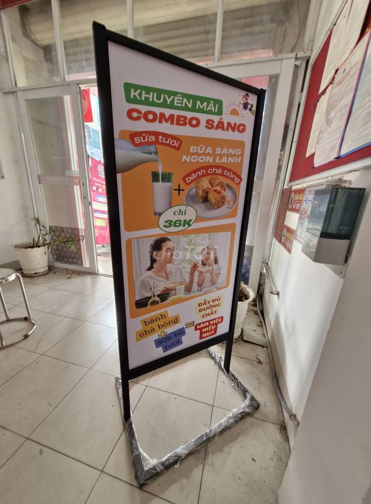 thanh lý standee khung sắt xịn mới 99%