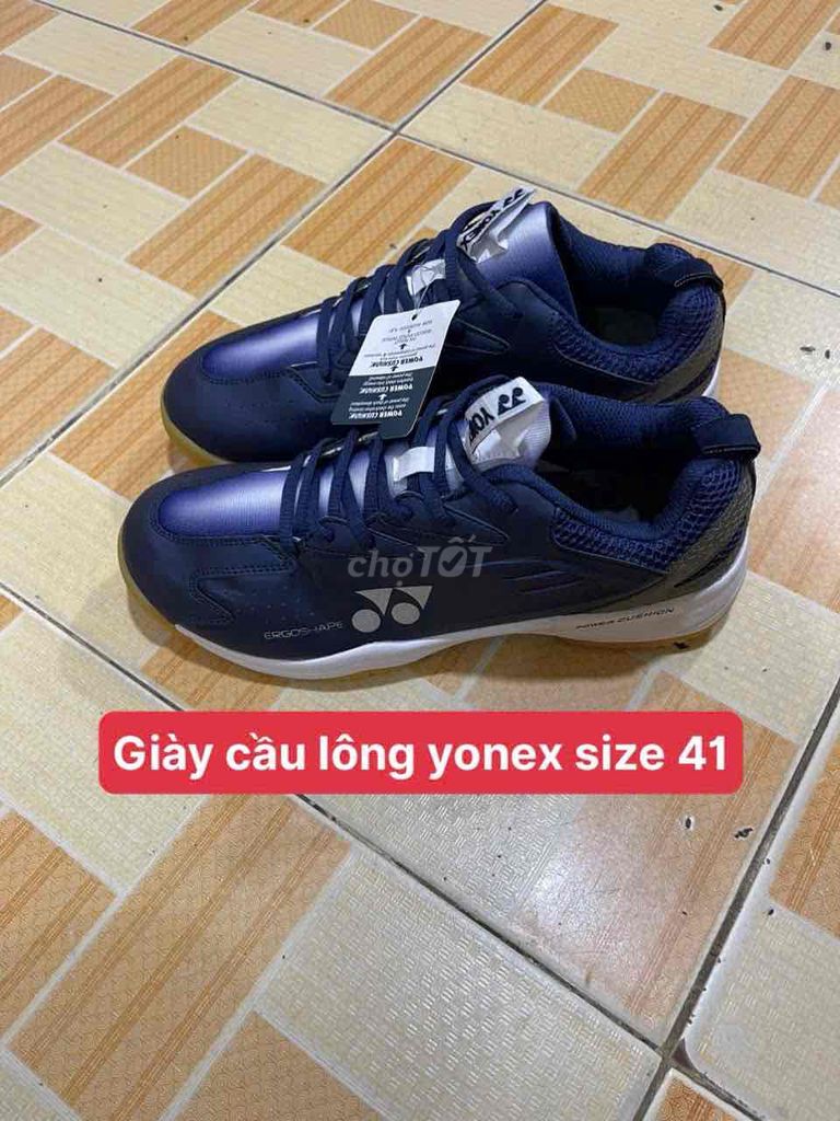 Giày yonex cầu lông size 41 mới