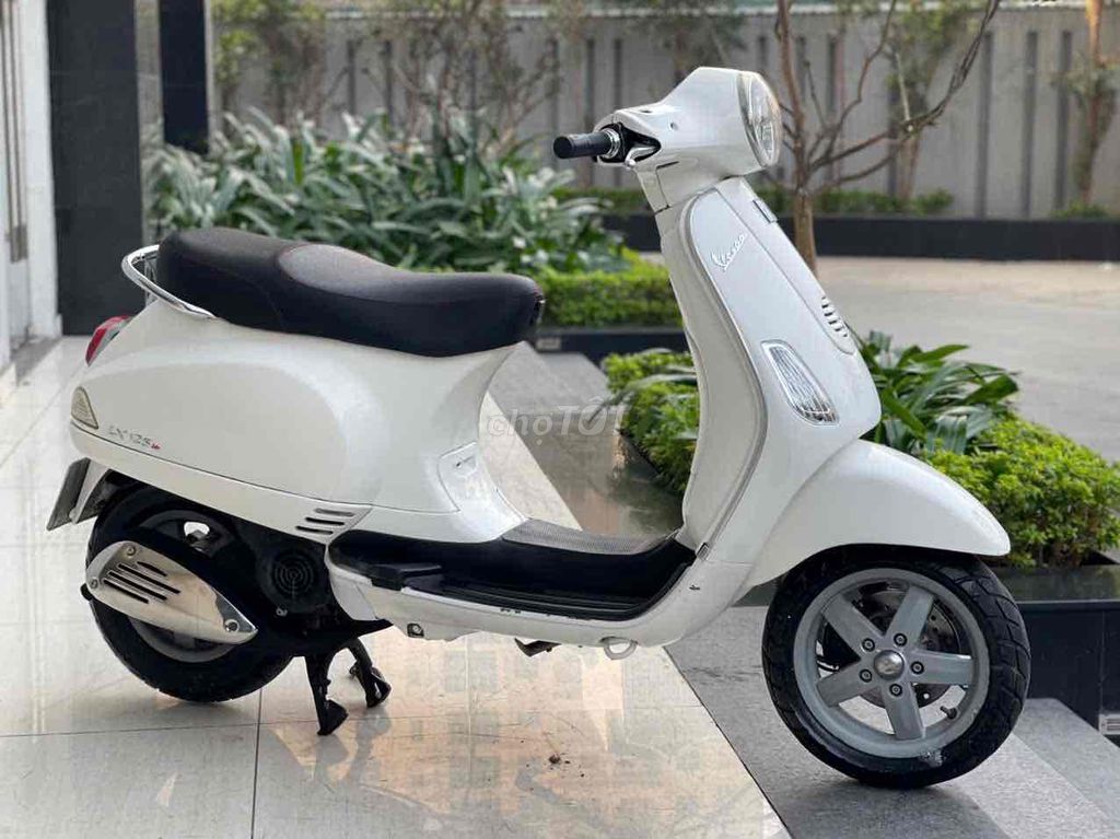 Vespa Lx 125 đăng ký 2011 màu trắng đẹp 6,5tr. Mua bán Xe máy tại Quận Cầu Giấy Hà Nội được đăng bởi Anh Khoa hình 2